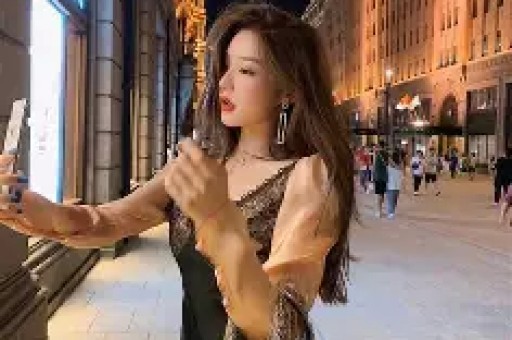 前央视主持曹晴嫁大20岁美国富豪婚后被家暴吃剩饭却不愿离婚
